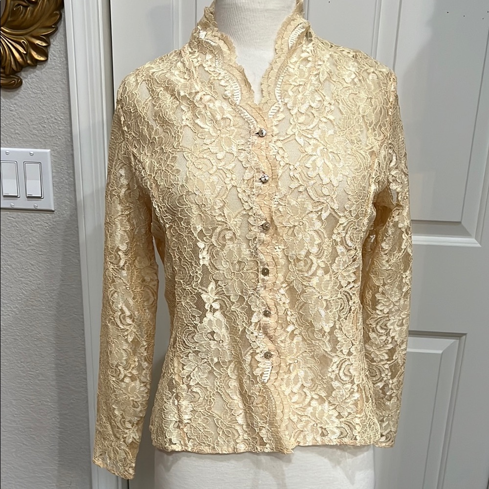 Liz Claiborne Cream Embellished Fitted Blouse with Mandarin Collar Shell buttons